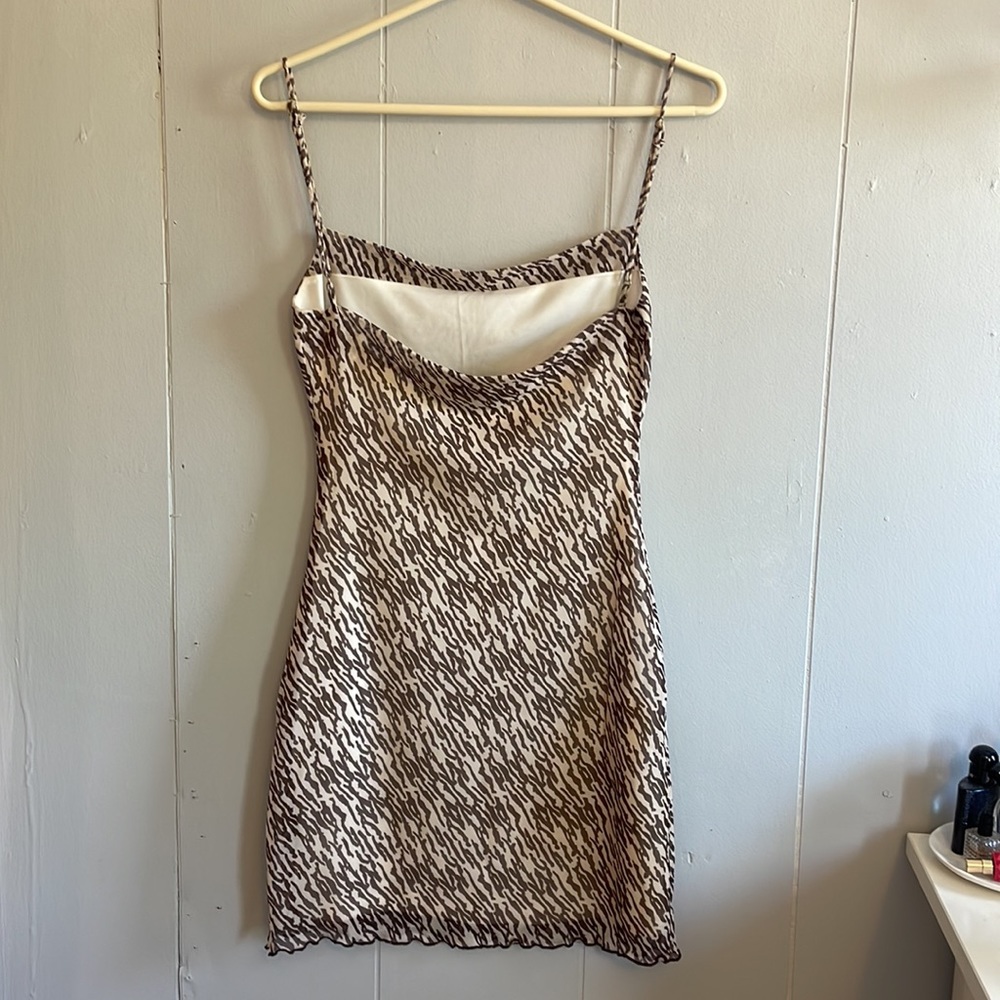 Patterned Dress - Picture 2 of 3